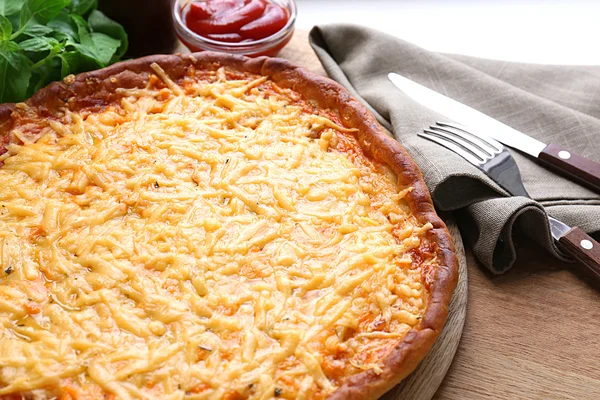 Tasty cheese pizza on table close up — Stock Photo, Image