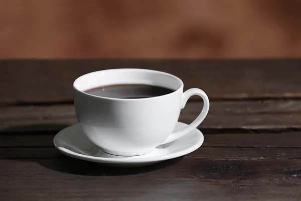 Taza de café sobre fondo borroso —  Fotos de Stock