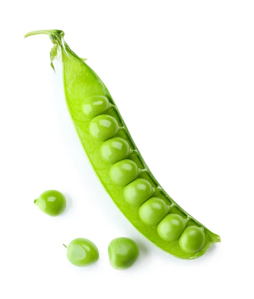 Verse groene erwten geïsoleerd op wit — Stockfoto