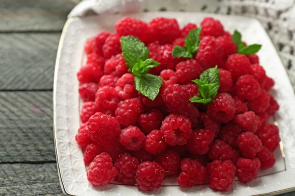Sweet raspberries on plate — Stock Photo, Image
