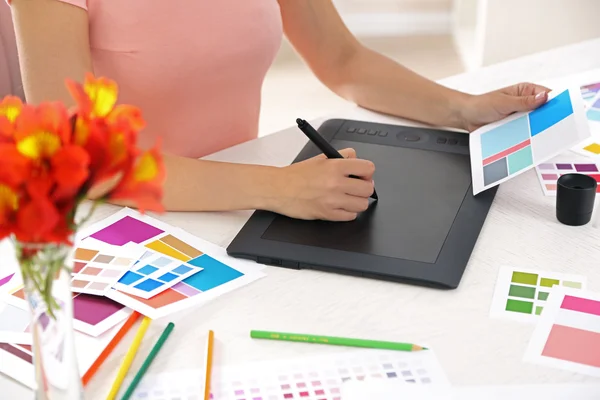 Artist drawing on graphic tablet in office — Stock Photo, Image