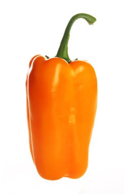 Turuncu biber üzerine beyaz izole