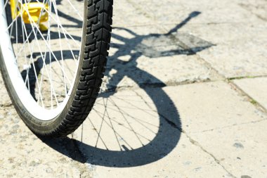 bisiklet tekerleği ile gölge