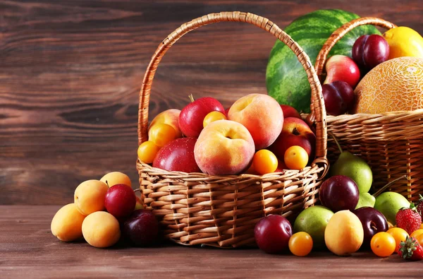 Assorted of fresh fruits in wicker baskets — Stock Photo, Image