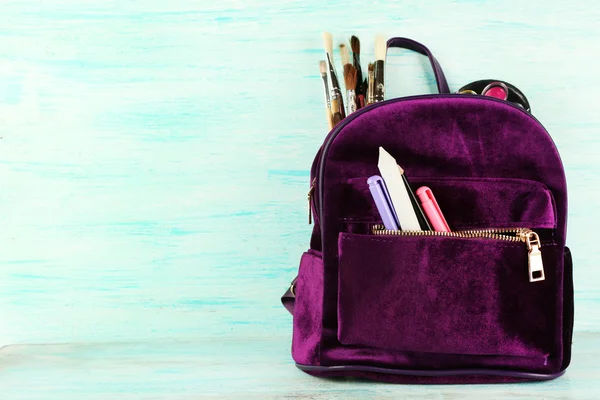 Backpack with school supplies — Stock Photo, Image