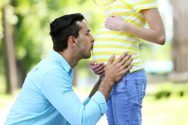 Pregnant woman with husband outdoors — Stock Photo, Image