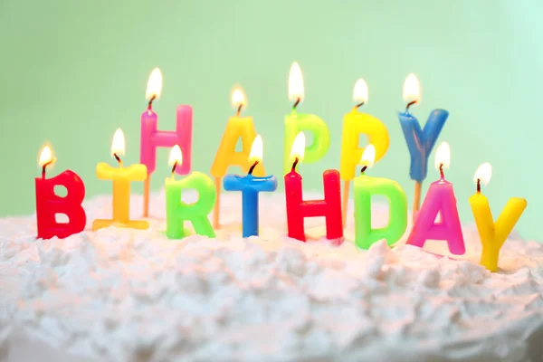 Pastel de cumpleaños con velas — Foto de Stock