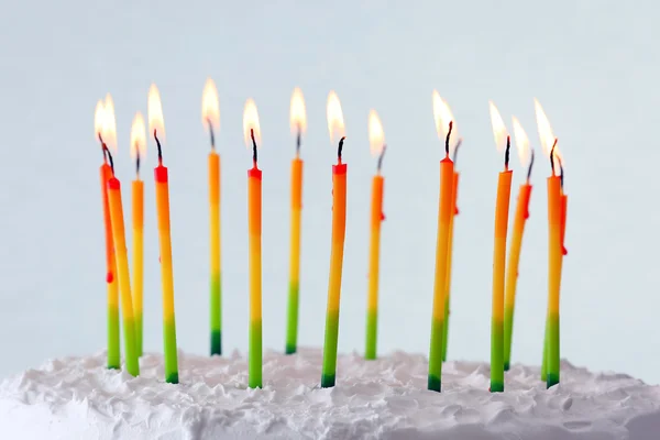 Pastel de cumpleaños con velas —  Fotos de Stock