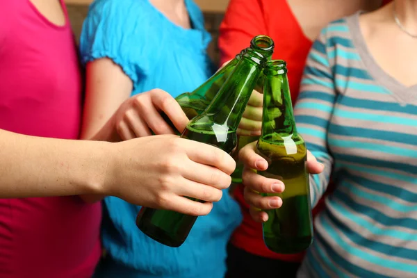 Beer in female hands, closeup — Stock Photo, Image