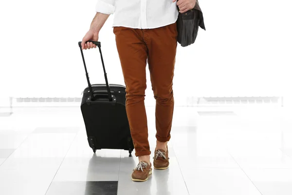 Man holding suitcase — Stock Photo, Image