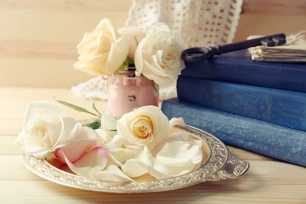 Fresh roses with old book — Stock Photo, Image