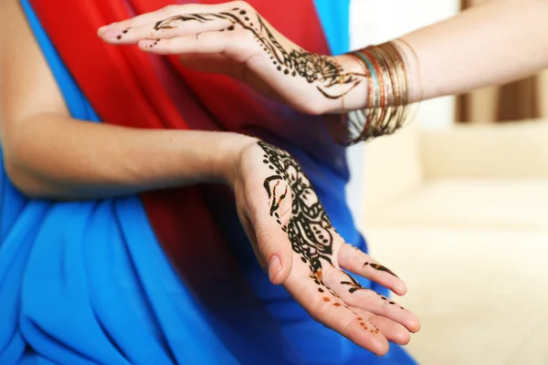 Image of henna on female hand — Stock Photo, Image