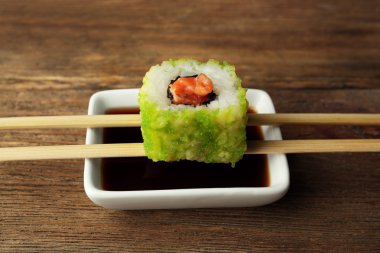 Sosu ve sopa ile rulo