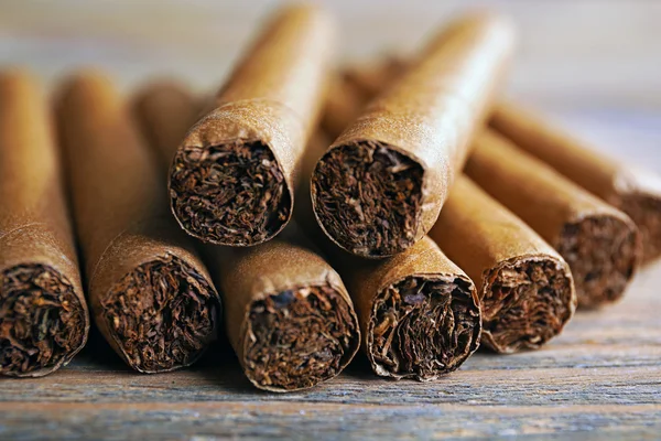 Cigars on wooden table, closeup — Stock Photo, Image