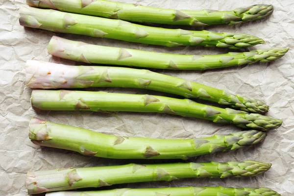 Fresh asparagus on pan, close-up — Stock Photo, Image