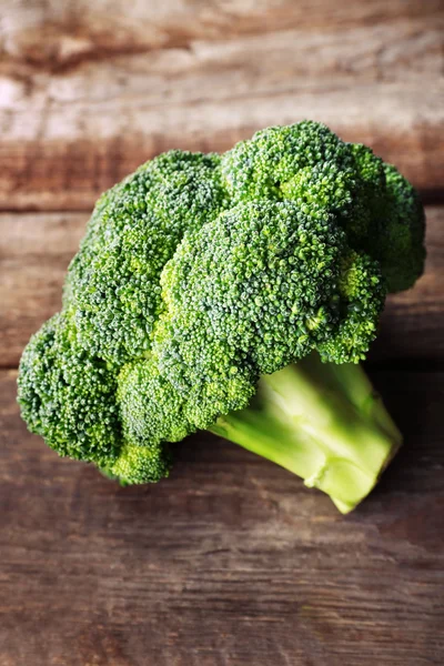 Fresh broccoli on wooden background — Stock Photo, Image