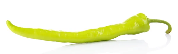 Zelený pepř izolovaný na bílém — Stock fotografie