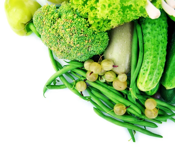 緑の野菜を白で隔離のヒープ — ストック写真