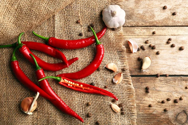 Varm paprika på bord — Stockfoto