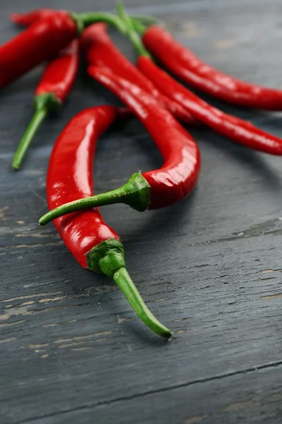 Hot peppers na stole — Stock fotografie
