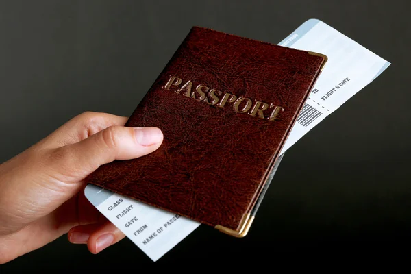 Χέρι εκμετάλλευση διαβατήριο — Φωτογραφία Αρχείου