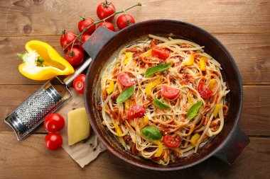 Ev yapımı spagetti Bolognese Pan