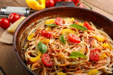 Ev yapımı spagetti Bolognese Pan