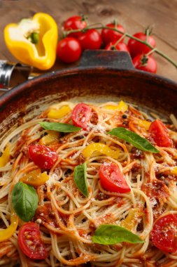 Ev yapımı spagetti Bolognese Pan