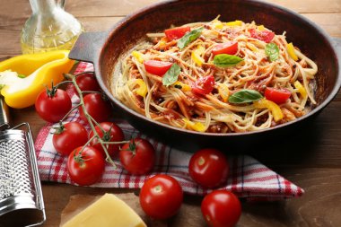 Ev yapımı spagetti Bolognese Pan