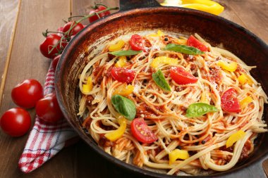 Ev yapımı spagetti Bolognese Pan