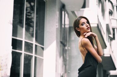 Şehir sokak poz güzel genç kız