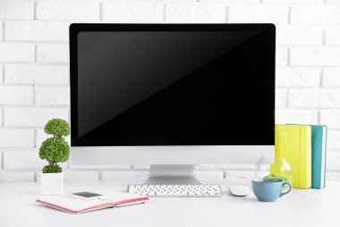 ofis işyeri bilgisayar ile