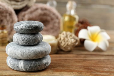 Spa taşlar ve kaplıca tedavisi yığını