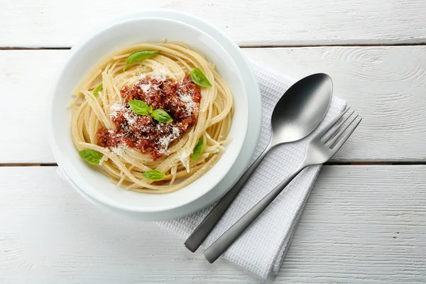 Espaguetis Boloñesa con queso parmesano — Foto de Stock