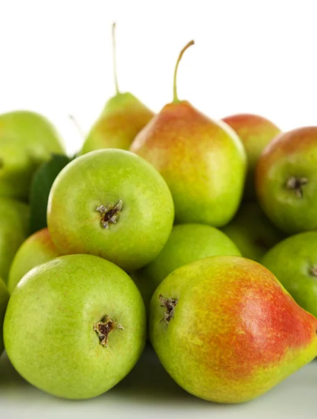 熟した美味しい梨のヒープ — ストック写真