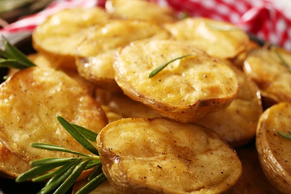 Вкусный картофель с розмарином — стоковое фото