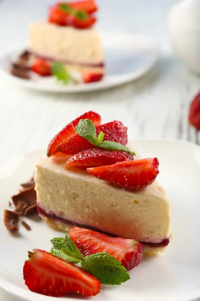 Heerlijke cheesecake met bessen — Stockfoto