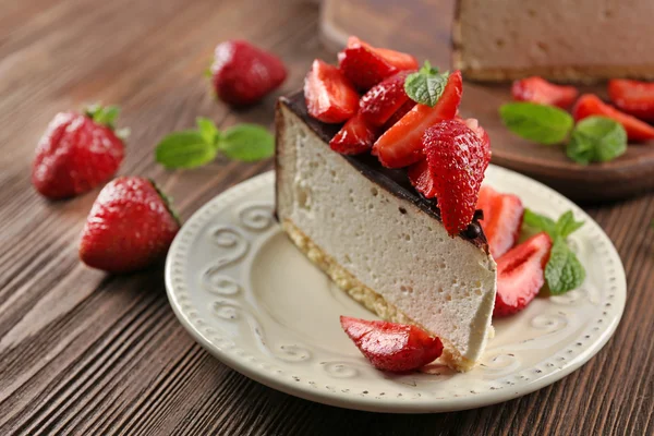 Heerlijke cheesecake met bessen — Stockfoto