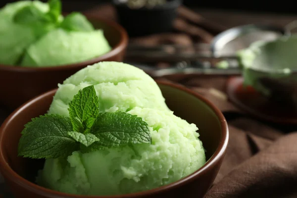 Crème glacée maison au thé vert — Photo