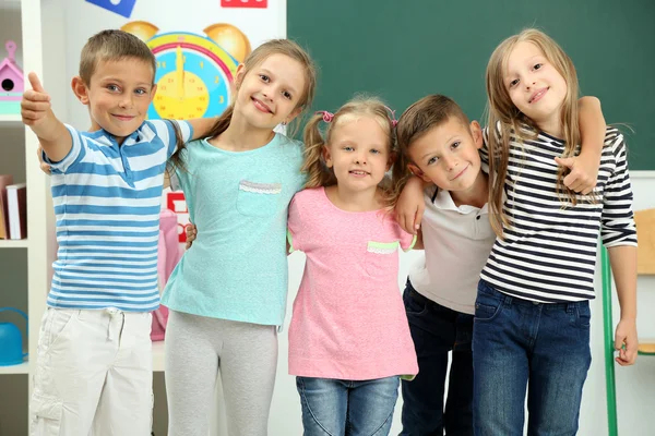 Portrait de camarades de classe heureux — Photo