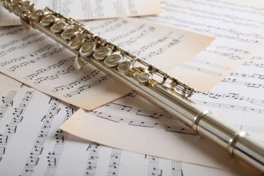 Flüt ve müzik notları