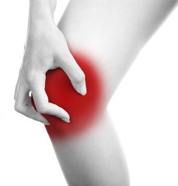 beyaz izole diz ağrısı olan kadın