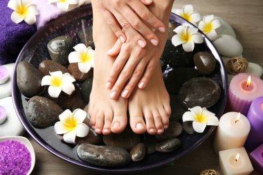 Spa pedikür yordamda kadın ayakları