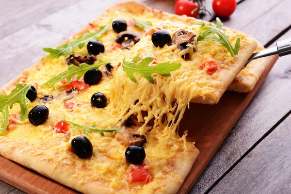 Delicious homemade pizza on table close-up — Stock Photo, Image