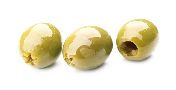 Olives vertes isolées sur blanc — Photo