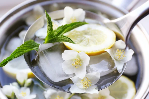 Cold refreshing summer drink — Stock Photo, Image