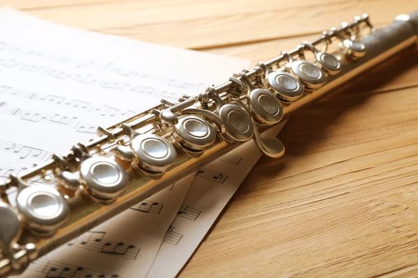 Flauta e notas musicais — Fotografia de Stock
