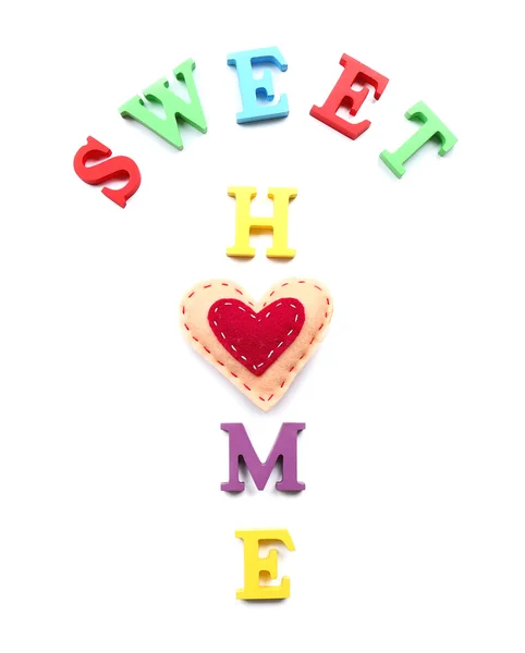 Dekoratif harf kelime Sweet Home beyaz izole kalp ile şekillendirme — Stok fotoğraf