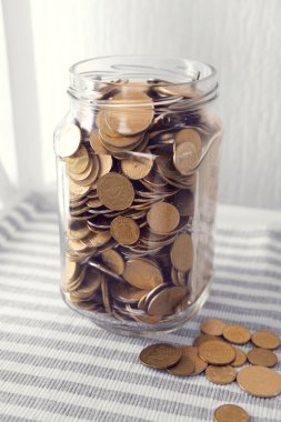 sikke para kavanoz içinde