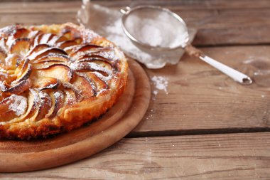 Ev yapımı elmalı turta.